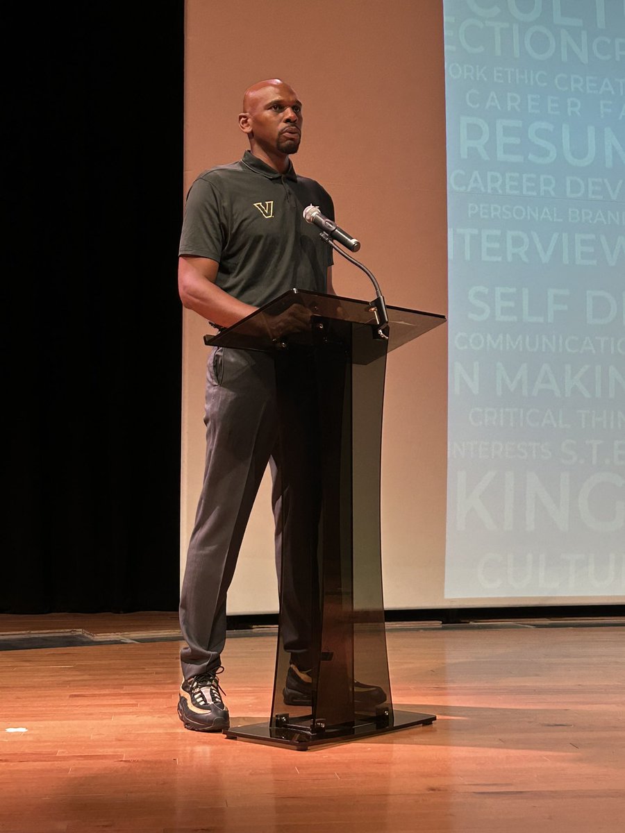 VandyMBB's tweet photo. 🗣️ @jerrystackhouse served as the keynote speaker at the Junior Achievement of Middle Tennessee’s Awareness breakfast at the National Museum of African American Music in Nashville. 

#AnchorDown https://t.co/jxI5Hwwqbr