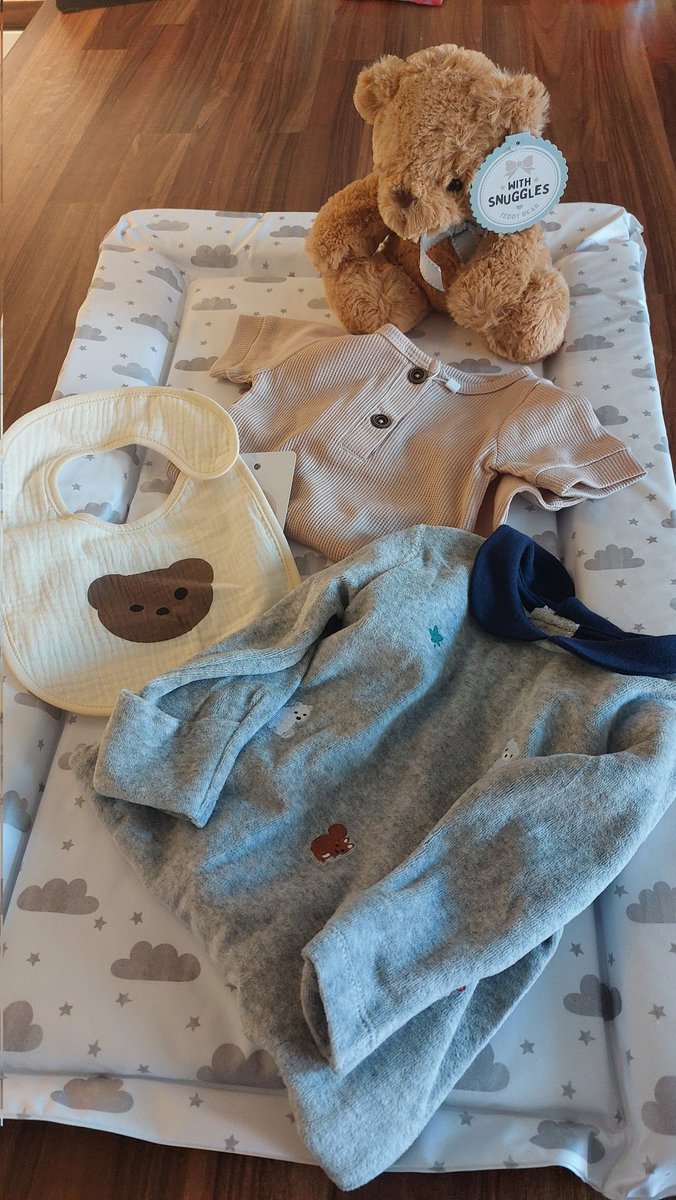 sneakycats's tweet photo. My last day at Mill View Lodge, completed . I've had a lovely time working thier ,in the lead upto my maternity leave. Thanks for making me feel so welcome! https://t.co/R3JDH6Kakg