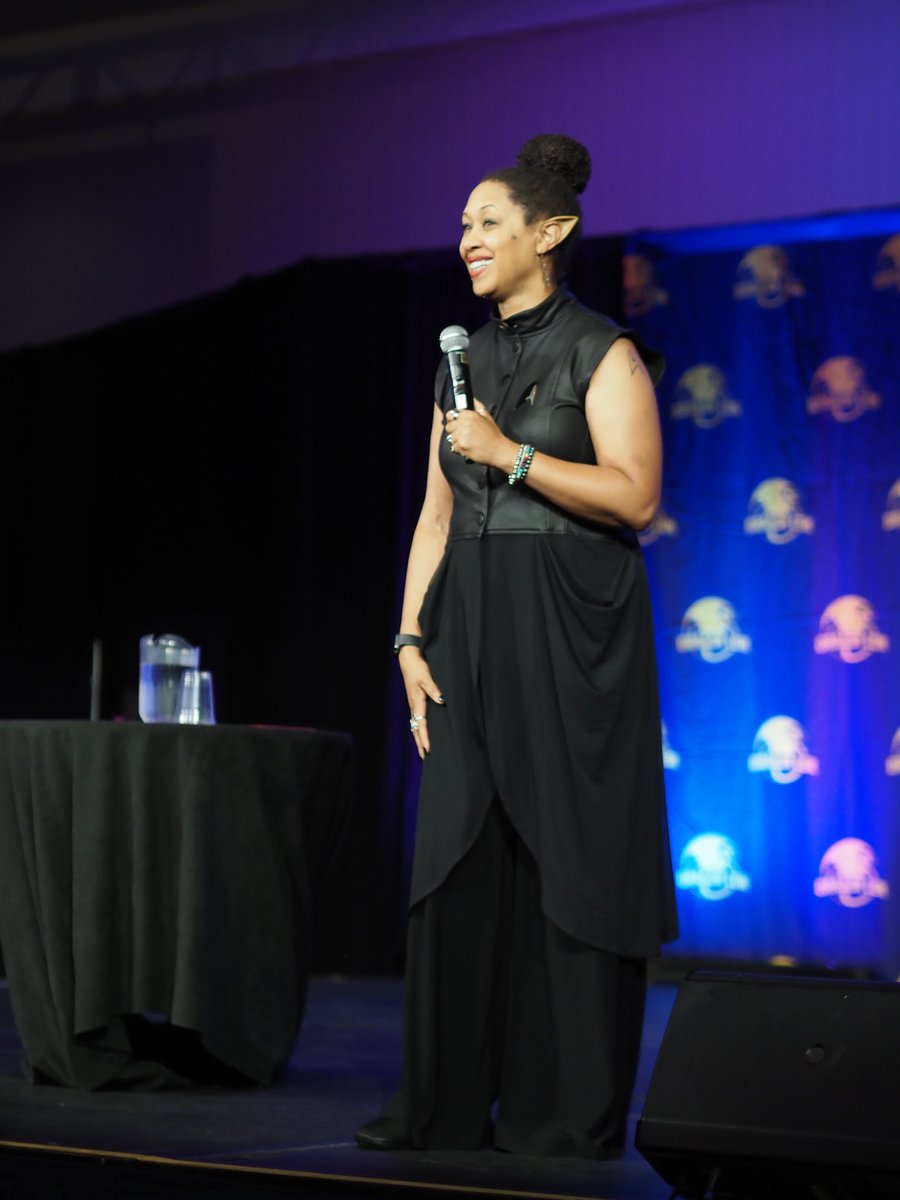 LeighannLord's tweet photo. One of the highlights of being at DragonCon is performing on the Science &amp; Fiction Comedy Show. 

This year I left the ears on. I was aiming for Zhat Vash Romulan chic and landed on LoTR Battle Elf; freelancing for Section 31. 

#BlackGeeksOfDragonCon #DragonCon
#DragonCon2023 🖖🏽 https://t.co/1LoRZVlza5