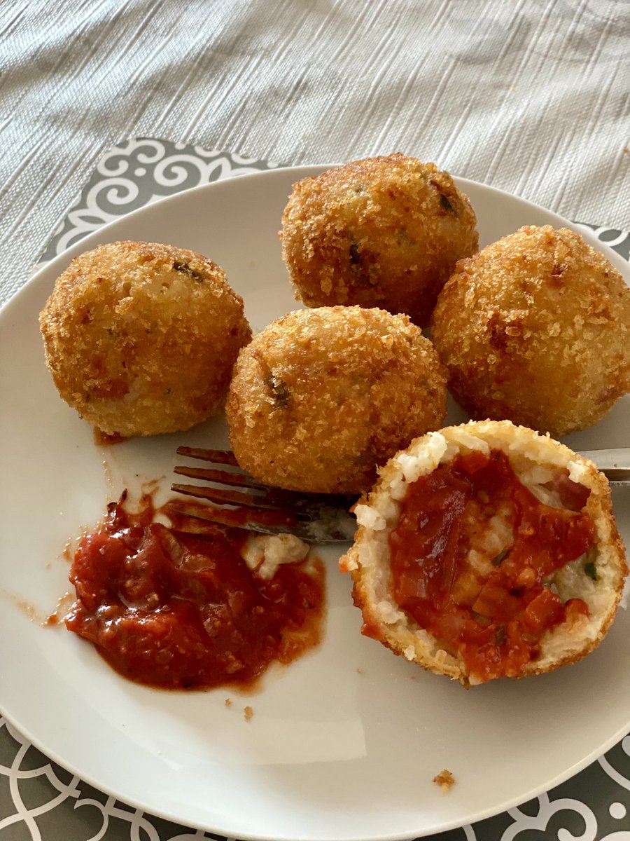 LilianHiw's tweet image. Ham hock and celery arancini with roasted cherry tomato ragu.  
.
#inmykitchen
#italianfood
#arancini
#friendship
#love
#cooking
#family
#BuryStEdmunds