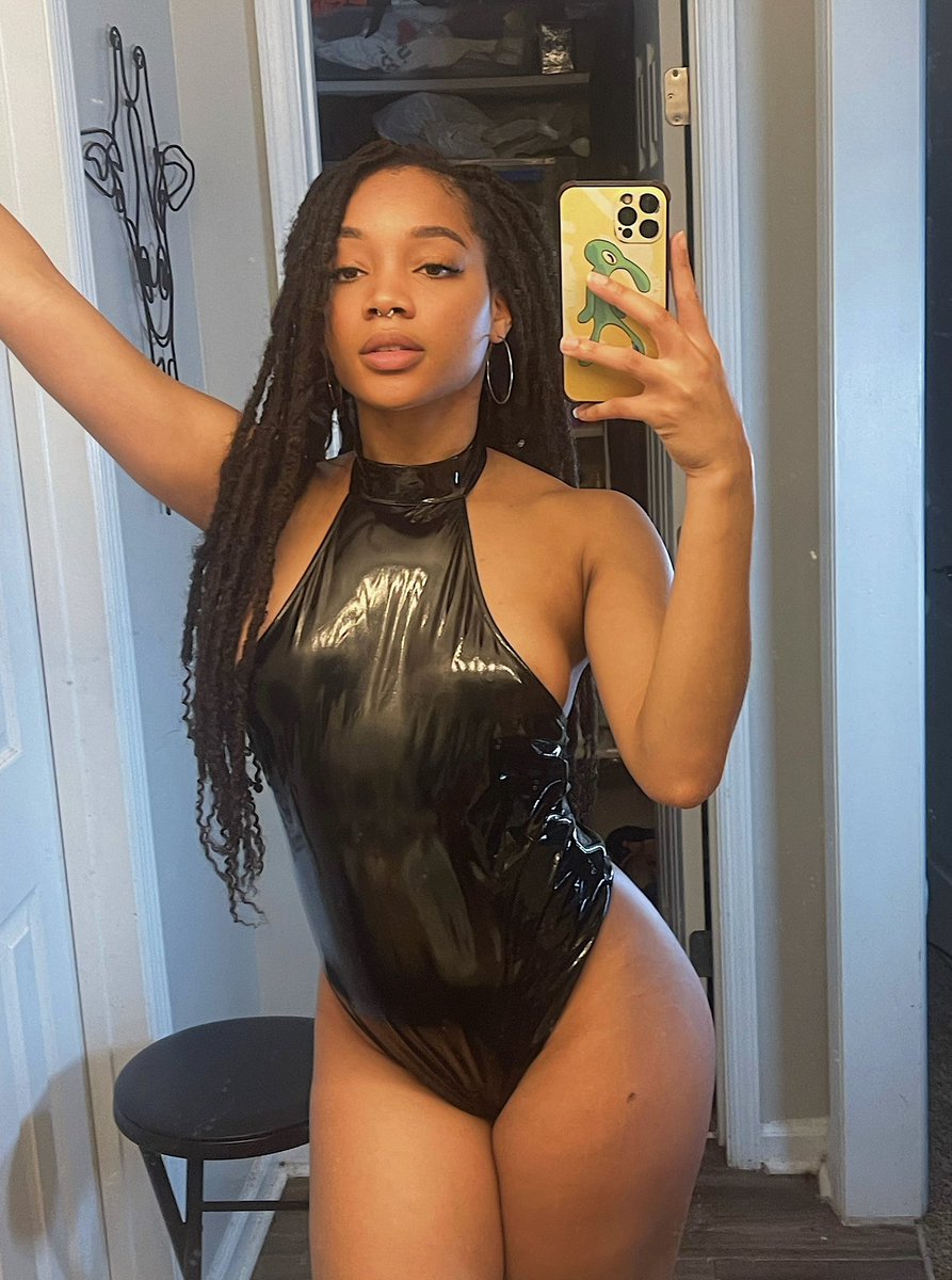 gymleaderashe's tweet image. Originally got this for a Yoruichi cosplay 🐈‍⬛