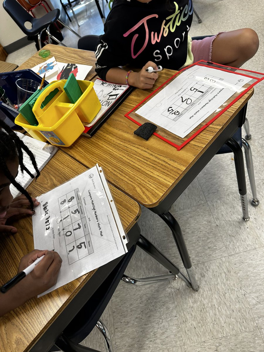massey3rdgrade's tweet photo. Howry 3rd grade students using tools and models to solve comparing and ordering problems!  @CAllenEdu https://t.co/nabhy4KHIC