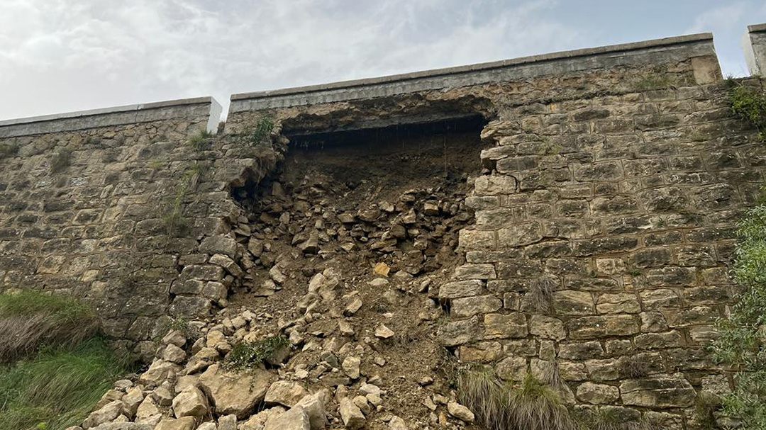 elsportsradio's tweet photo. Tallada la carretera d'accés a Forcall des de la CV-14 (Morella-Sorita). @AjunForcall #forcall #morella #todolella #lamata #olocaudelrey #sorita #palanques #villores #cinctorrres #elsports
https://t.co/OzpXw3nqSs https://t.co/4m5vnMDQvR