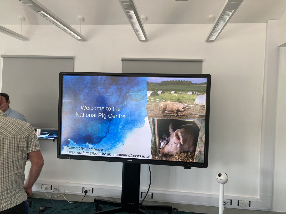 StephenCurryUK's tweet photo. Bril day @UniversityLeeds  real Farm “Food, Farming &amp; Countryside: Entrepreneurial Opportunities &amp; Challenges.  Led by @PeterGittins1 of @UoL_CEES  including a vertical tour of the National Pig centre!  Challenging times for farming  #bureaucracy #continuity #CarbonReductions https://t.co/2l16M3QBW2