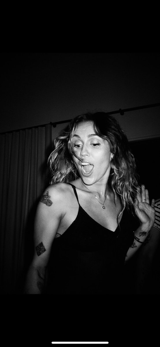 Miley Cyrus tweet media