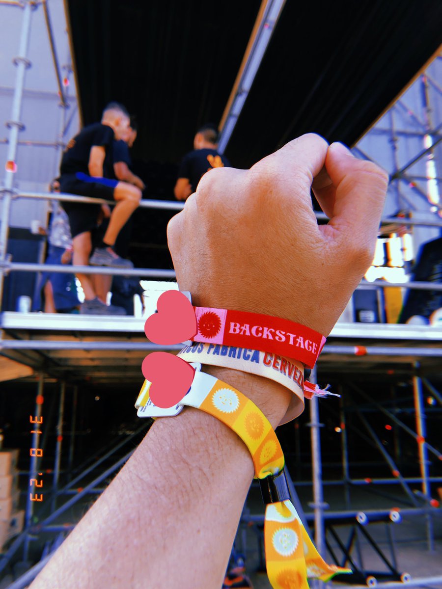 yompyz's tweet photo. Un año más en Cala Mijas Festival pensando que tenía peor cartel que el año pasado pero qué equivocado estaba. 

Descubrimientos: FOALS, IDLES, AMYL &amp; The Sniffers, Ballena, Aiko el Grupo entre tantos artistazos 💙🩵 https://t.co/99MYgF3Uof