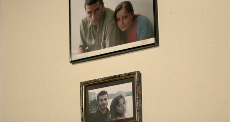 yoldur, yürünür. mesafedir, aşılır. sorundur, çözülür. yaradır, sarılır. insan bir şekilde çaba gösterdiği her şeyi çözebilir. iki tane istisna dışında; ölmek ve sevilmemek. insan istediği kadar çabalasın sadece bu iki meseleyi çözemez.