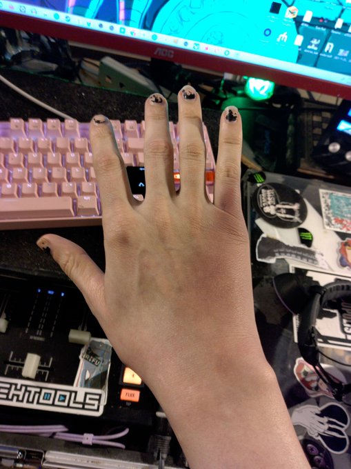I will not be doing my Monday stream tonight. I fell on my hand. I need to be responsible and let it<a href="/tag/vrchat"class="tags"><span>#vrchat</span></a>