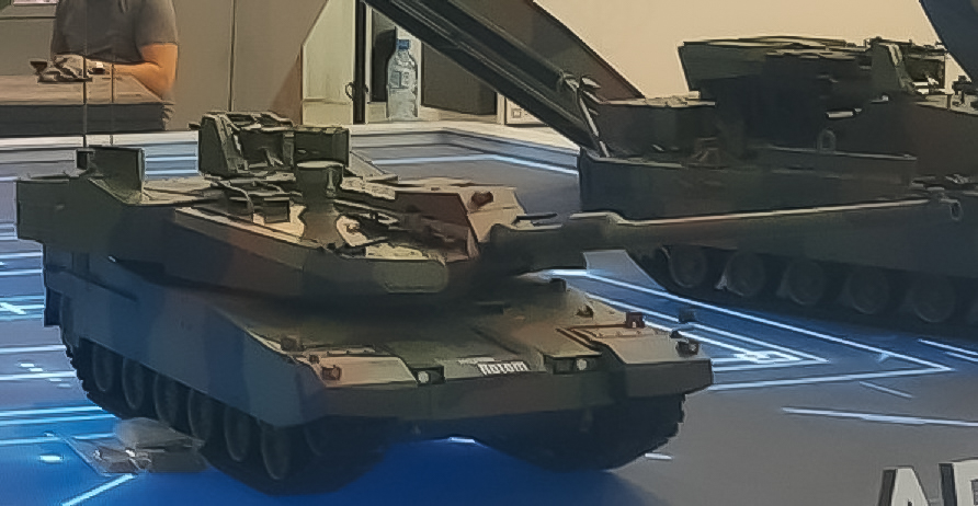 RyszardJonski's tweet image. A tiny model of the K2 tank at #MSPO2023. 
It is not similar to any previous ones K2, so perhaps it will be may be the future K2PL.
RCWS and Trophy HV APS visible on the ceiling of the turret. 
Why not KAPS or the lighter Trophy VPS like in K2NO, I don&apos;t know. 
Photo source:…