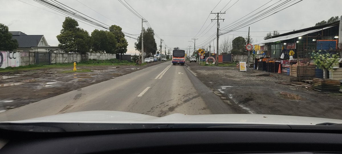 janito2017's tweet photo. @muni_chillan @mop_chile @RadioNuble @radioisadora @ladiscusioncl Alcalde Benavente ,lo invito a dar una vueltecita por  Av Alonso de Ercilla- Cam las mariposas, acá estamos sin calles y sin veredas. https://t.co/dBg46M8ZVk
