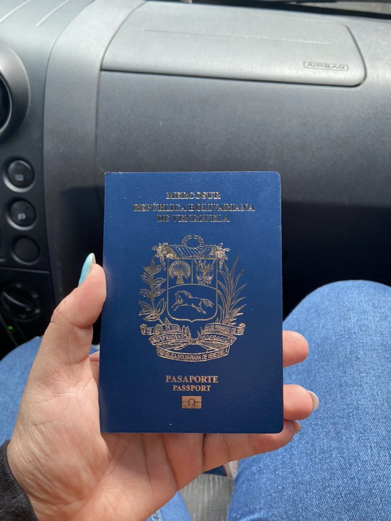 PaholaCastellar's tweet photo. Venir de Chile y tramitar el pasaporte en venezuela en 5 días.

¡Háganlo! https://t.co/EZdjPp81LU