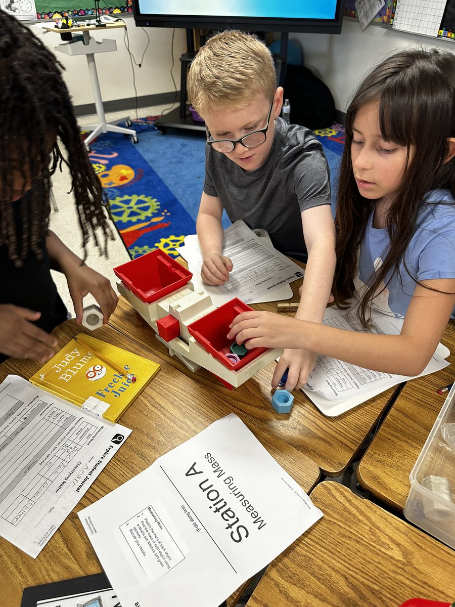 massey3rdgrade's tweet photo. Howry 3rd grade scientists performing a matter experiment. @CAllenEdu @LakeWorthISD https://t.co/6iFlLRd5MR