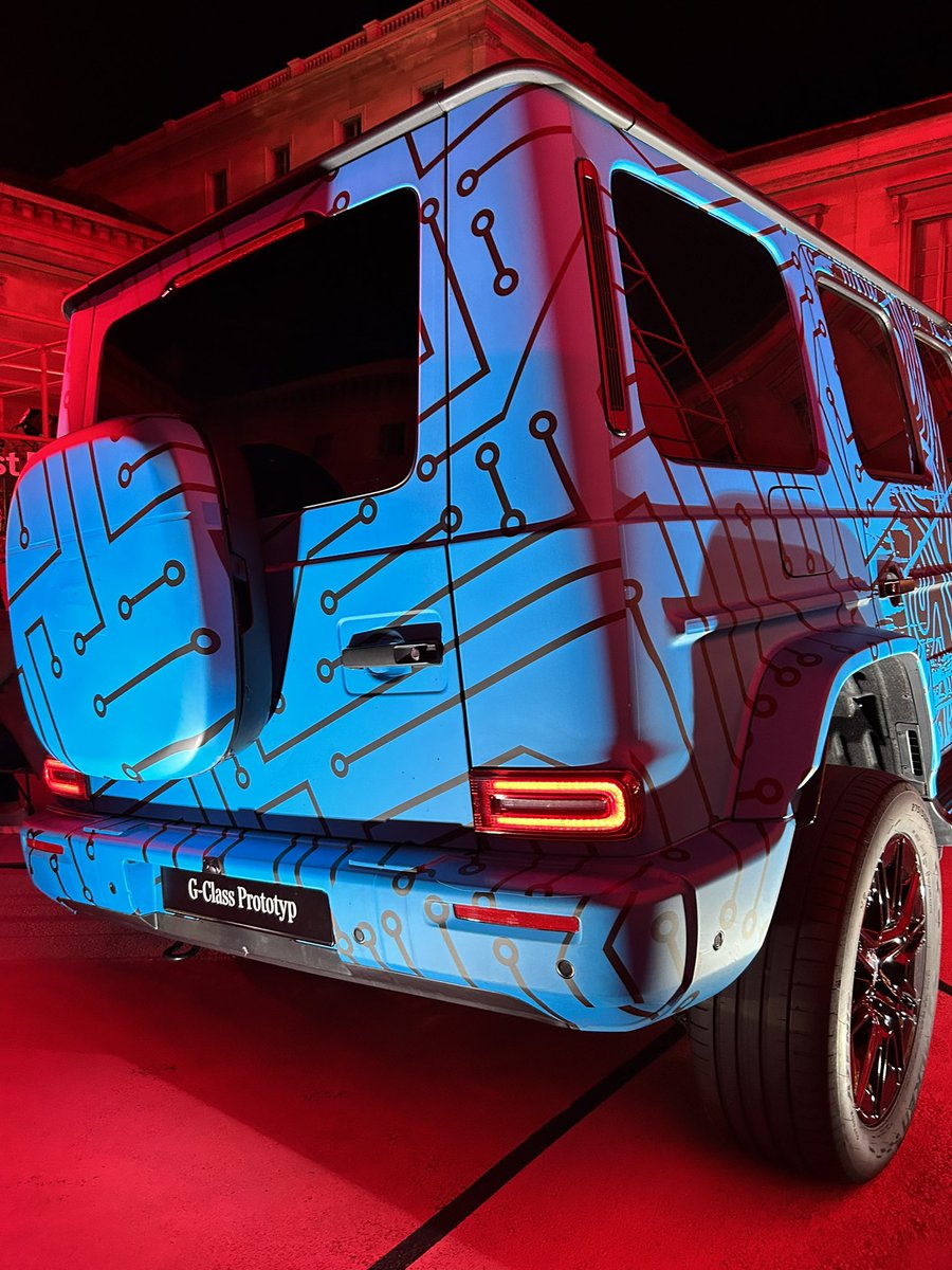 MotorLobby's tweet photo. @MBenzEspana nos ha llevado al #IAAMobility para conocer el futuro de la marca en lo que a eléctricos se refiere, y el #conceptclaclass con sus más de 500km de autonomía y recarga en 15min es prometedor, pero es que además han anunciado un #babygclass que dará mucho que hablar! https://t.co/BzlfRwwalD