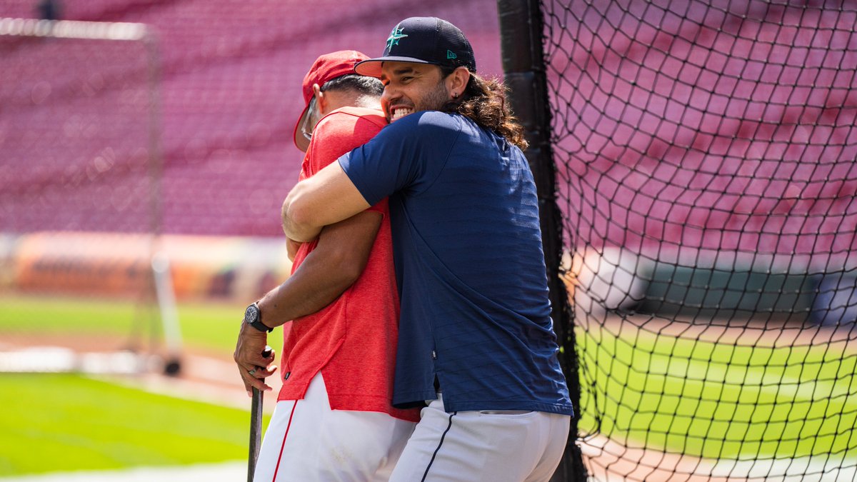 Reds's tweet photo. Welcome back to GABP, Geno and Luis! https://t.co/xGRQPyIzek
