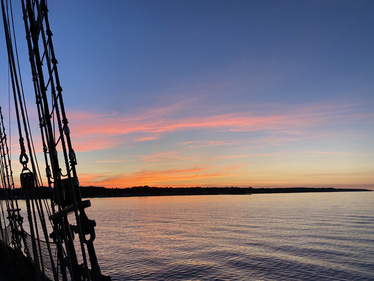 vilmoskoerte's tweet photo. Abendstimmung auf See https://t.co/KLMJV6beoN