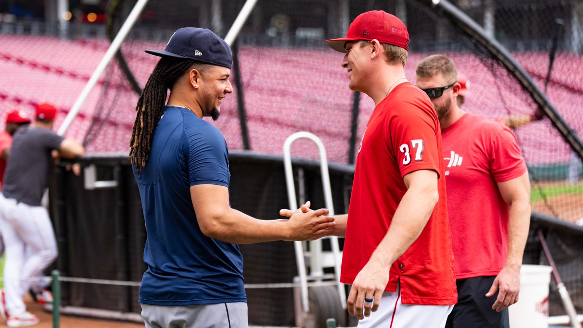 Reds's tweet photo. Welcome back to GABP, Geno and Luis! https://t.co/xGRQPyIzek