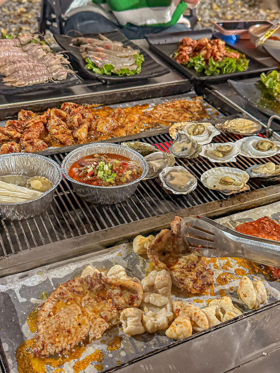 Labour Day picnic and barbecue, happiness is so simple.