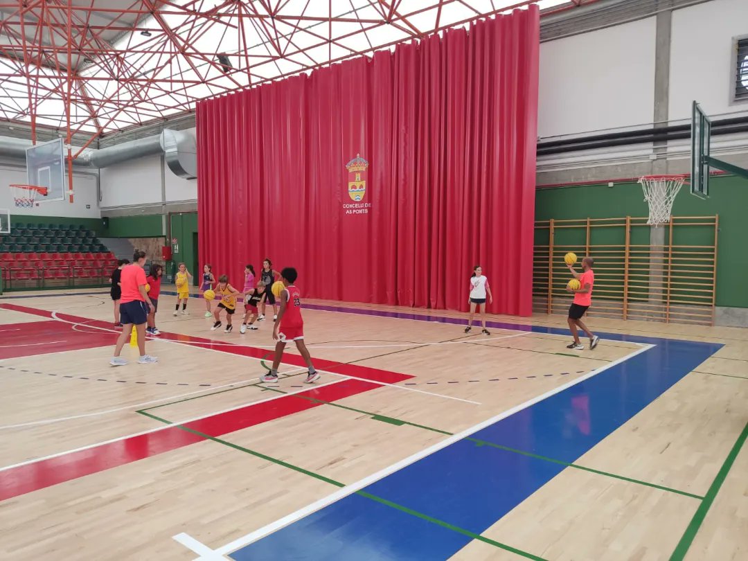 cbaspontes's tweet photo. ✅Primeiro día de campus completado❗
👉🏼Despois de 3 sesións de adestramento e 1 de competicións, damos por finalizado o primeiro día do campus de verán 👏🏻.
📢Maña afrontaremos o segundo coas mesmas ganas!
#cbaspontes #ImosCB #campusdeverán https://t.co/cZtw1UEF5f