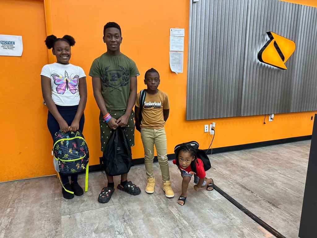 MarcecoNation's tweet photo. Happy Labor Day to all our Boost Mobile customers! We appreciate you and will continue to keep you connected with the best service! @boostmobile
#BoostLaborDay
#BoostNation #MarcecoNation https://t.co/okIOLnTFL2
