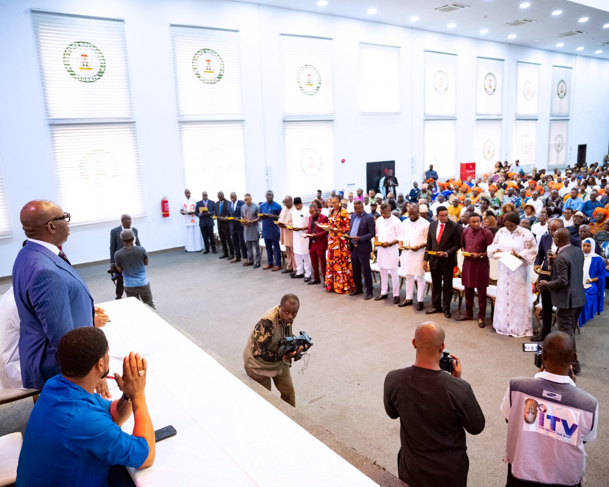 GovernorObaseki's tweet photo. The local government is the foundation upon which our democracy rests. Therefore, this tier of government must be strengthened. That's why it brings me so much joy to swear in chairpersons for all 18 local councils in the state.
I have no doubt in my mind that our local government executives, both men and women, have the innovative capacity to join us in strengthening our development reforms in the state, especially as we transition Edo into the fourth industrial revolution.