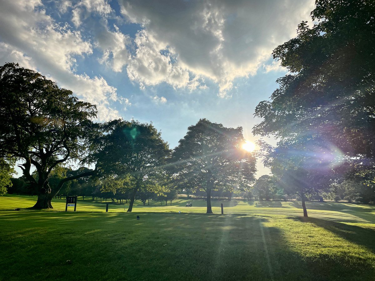 Beautiful evening on the golf course!😊#golf #golfcourse #summernight #sunshine #warmth