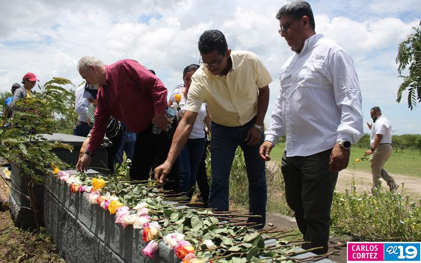 #AmoraNicaragua  | Servidores públicos del gobierno sandinista saludaron este lunes el inicio de las Fiestas Patrias de Nicaragua y rindieron homenajes a los héroes de la Batalla de San Jacinto que se libró el 14 de septiembre de 1856.