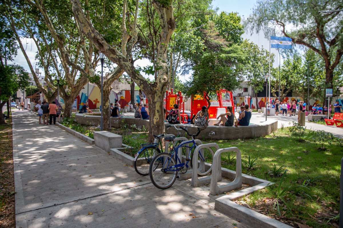 Municipalidad3F's tweet image. 🌸🤗 Empezó septiembre, ¡y falta cada vez menos para la primavera! Un mes ideal para disfrutar a pleno los espacios verdes de #3F.

Te compartimos postales de la Plaza Pastorino de #SáenzPeña y la Plaza Plate de #CiudadJardín, en una de las estaciones más lindas del año.