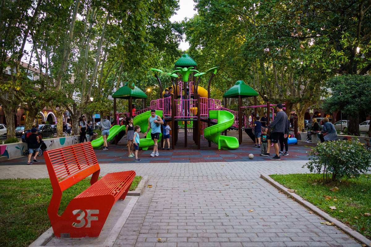 Municipalidad3F's tweet image. 🌸🤗 Empezó septiembre, ¡y falta cada vez menos para la primavera! Un mes ideal para disfrutar a pleno los espacios verdes de #3F.

Te compartimos postales de la Plaza Pastorino de #SáenzPeña y la Plaza Plate de #CiudadJardín, en una de las estaciones más lindas del año.