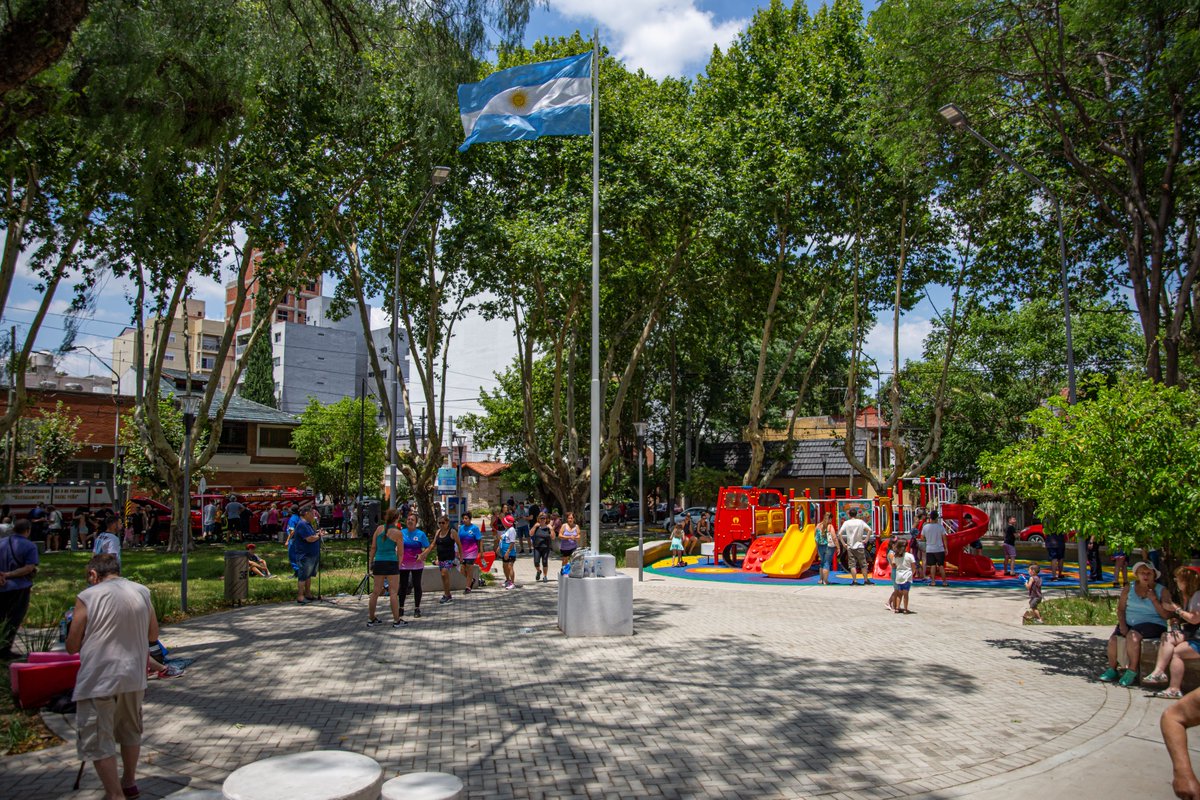 Municipalidad3F's tweet image. 🌸🤗 Empezó septiembre, ¡y falta cada vez menos para la primavera! Un mes ideal para disfrutar a pleno los espacios verdes de #3F.

Te compartimos postales de la Plaza Pastorino de #SáenzPeña y la Plaza Plate de #CiudadJardín, en una de las estaciones más lindas del año.