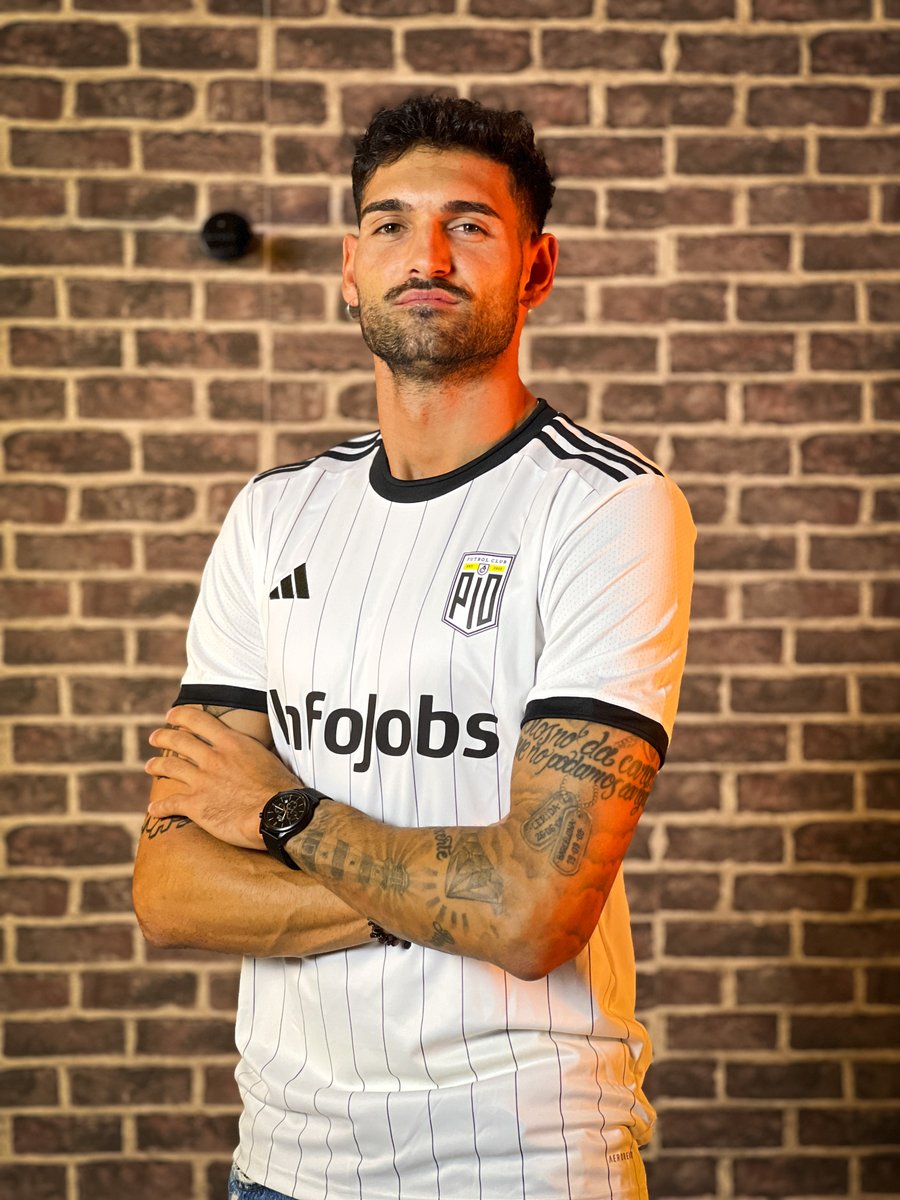 PIO_FC's tweet photo. ¡Bienvenido al nido, @Juanmaglez22! 

Que bien te queda el blanco y negro 🤩 https://t.co/QpkYsKInSp