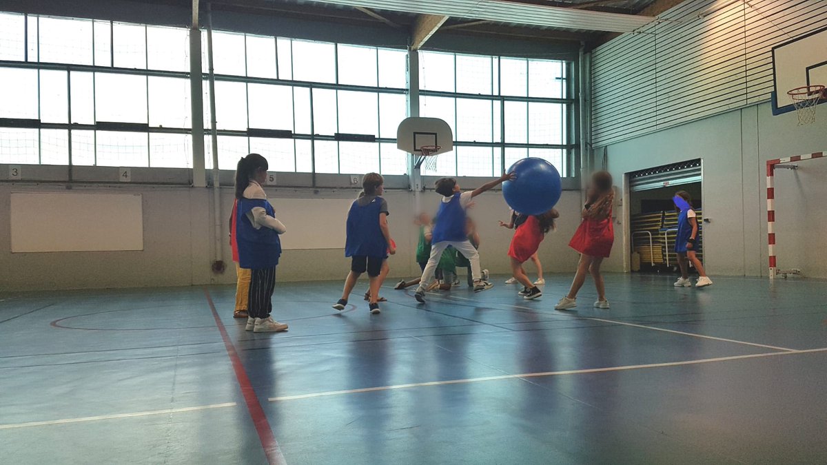 GounodCollege's tweet photo. C'est la rentrée ! 🎒🏫
Journée d'accueil pour les 6èmes à Gounod avec des ateliers d'intégration toute l'après-midi... activités sportives, jeux, chorale, visite du collège, etc sous un magnifique soleil ! ☀️ https://t.co/U8B3hYU2td