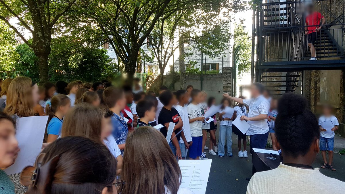 GounodCollege's tweet photo. C'est la rentrée ! 🎒🏫
Journée d'accueil pour les 6èmes à Gounod avec des ateliers d'intégration toute l'après-midi... activités sportives, jeux, chorale, visite du collège, etc sous un magnifique soleil ! ☀️ https://t.co/U8B3hYU2td