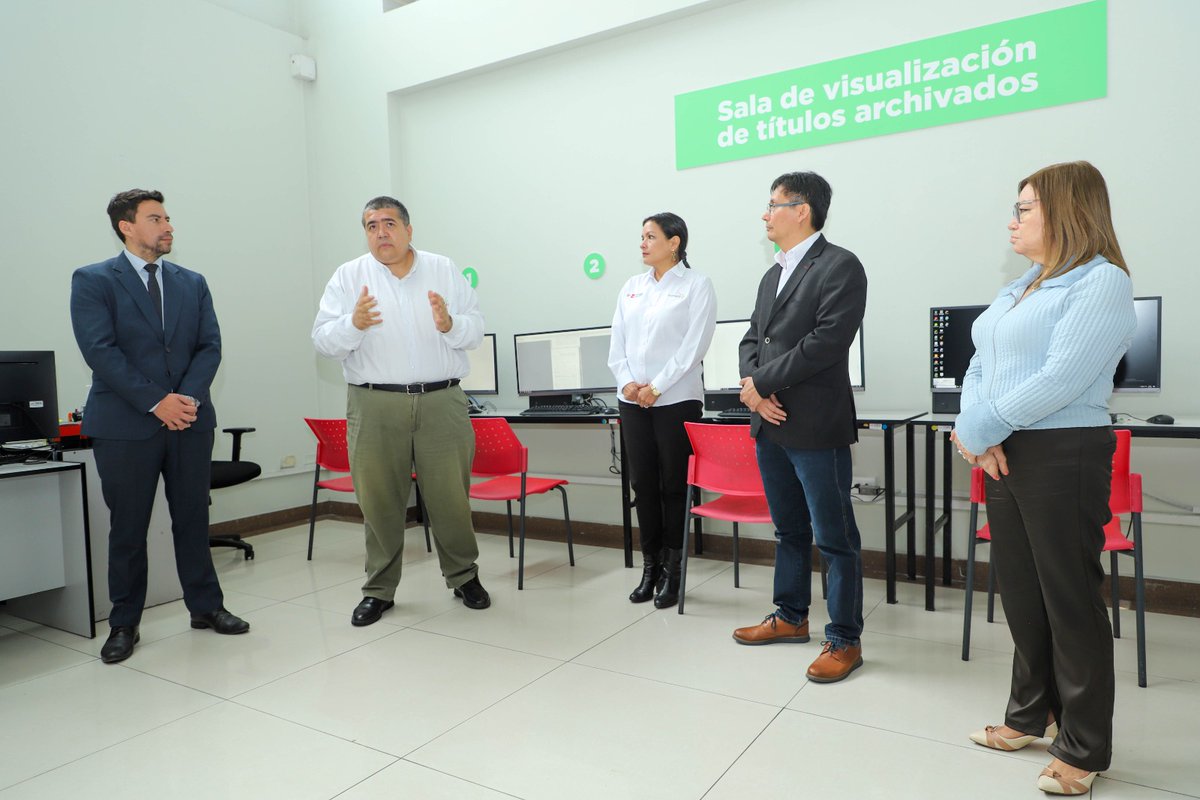 SunarpOficial's tweet photo. #NoticiasSunarp | El superintendente nacional, Armando Miguel Subauste Bracesco, preside la reapertura de la oficina del Archivo Registral de Lince, donde lo acompañan la gerente general de la Sunarp, Silvia Ruiz, y el jefe zonal de la Sunarp Lima, José Pérez Soto. https://t.co/TcnngtQPN7