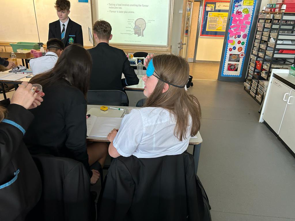 WilliamwoodHS's tweet photo. Higher Chemistry pupils having fun investigating flavour molecules on their way to understanding oxidation of food and the importance of antioxidants 🍓 #WWHSChemistry #ExcellentExperiences https://t.co/TlkifFLoQW