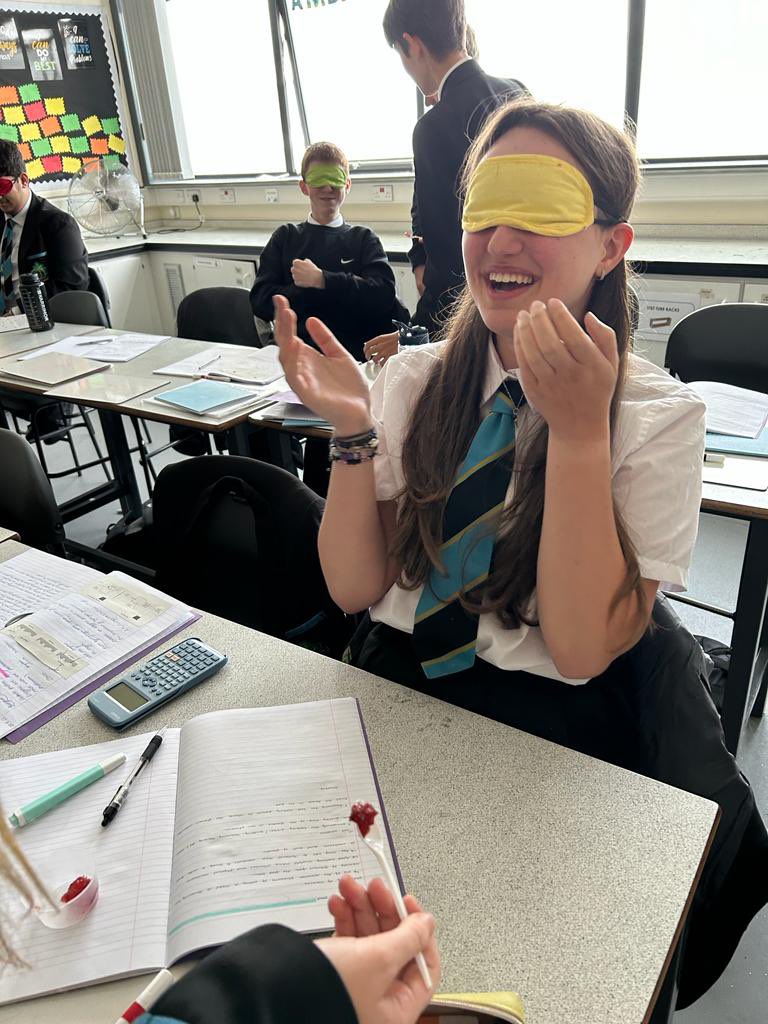 WilliamwoodHS's tweet photo. Higher Chemistry pupils having fun investigating flavour molecules on their way to understanding oxidation of food and the importance of antioxidants 🍓 #WWHSChemistry #ExcellentExperiences https://t.co/TlkifFLoQW