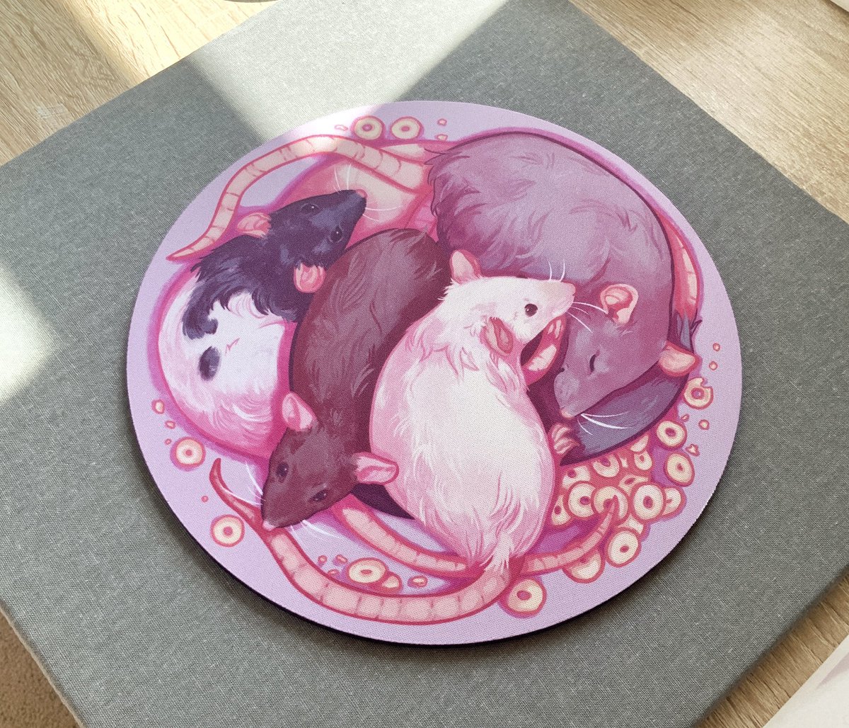 First attempt at making my own mouse pad and I survived 😭✨ I was nervous lol