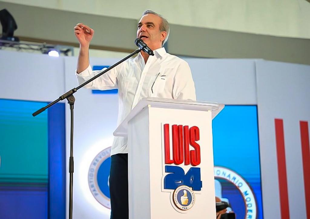 2028Santana's tweet photo. Así recibimos a nuestro líder y candidato presidencial Luis Abinader, en Santo Domingo Este.
@luisabinader 
#EstamosCambiando
#estoescambio https://t.co/UteqEhv3V3