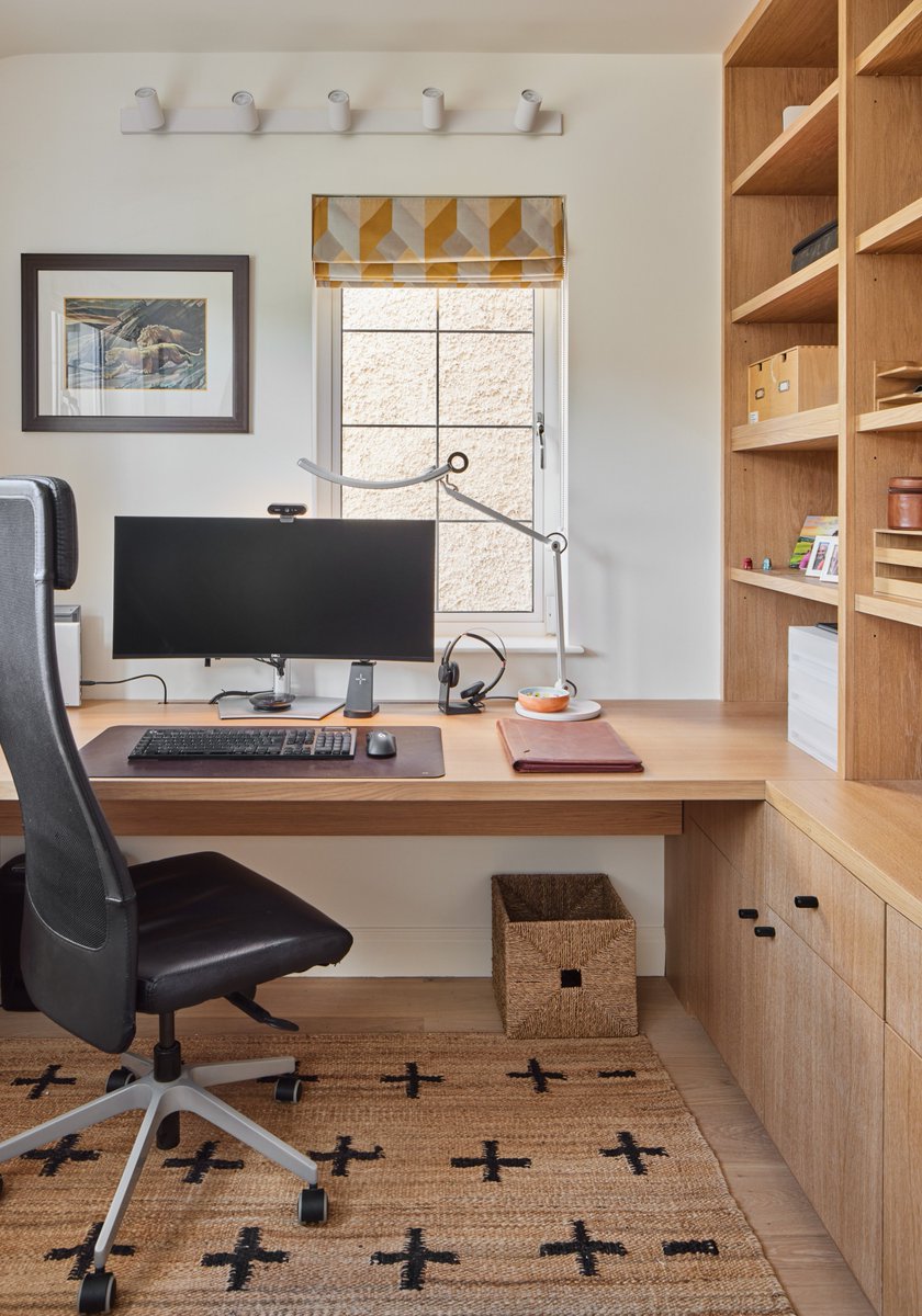 AllDoneDesign's tweet image. When designing a home office it’s important to have a light, tidy space with lots of storage which is exactly what this office provides! 🖥️ Flooded with natural light, this office makes for the perfect room to focus and increase productivity 👨🏽‍💻🤩 #OfficeDesign #HomeOffice