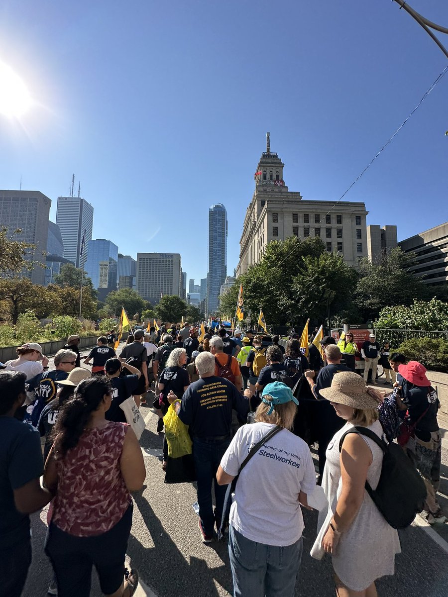 SteelworkersCA's tweet photo. Exciting moment in Toronto! The United Steelworkers unite with fellow unions on University Avenue to kick off the #LabourDay parade! ✊
#Solidarity #TorontoLabourDay https://t.co/1Xt79odfXl