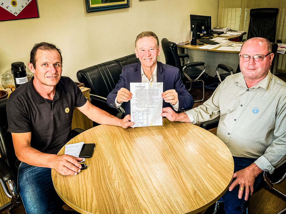 ProfessorLemos's tweet photo. #LEMOSNAALEP | Na manhã desta segunda-feira (4/9), recebemos, de Nova Prata do Iguaçu, o Vereador Neivo Borsato e Arlindo Burgreder, Presidente da Associação de Agricultores da Linha Aurora. Nos trouxeram importantes demandas. Sempre bem-vindos! #lemosnaluta #lemossemprepresente https://t.co/LkKedyAKFd