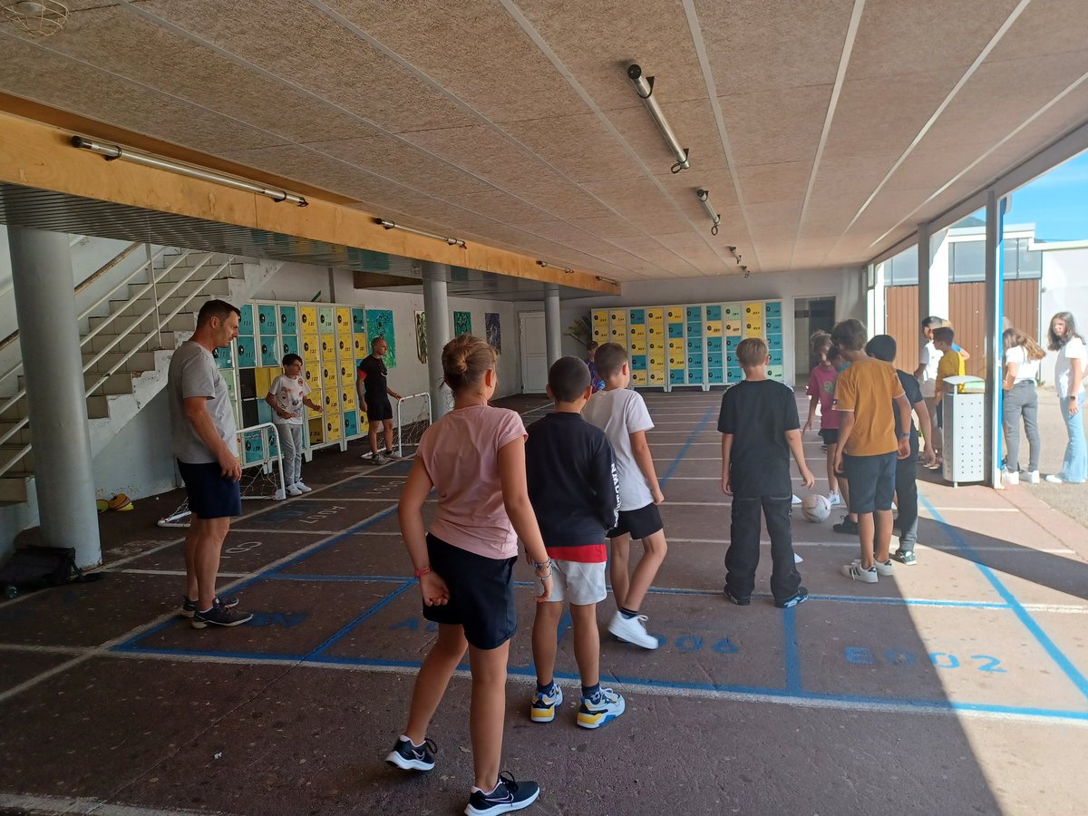 clgVautrinLud's tweet photo. #rentree2023 pour nos élèves de 6èmes du @clgVautrinLud: #cafédesparents pour un accueil personnalisé ; journée d'intégration et de cohésion pour les élèves( #programmepHARe ; #DeFissportif, ateliers sur #E3D,atelier musical pour #rentreeenmusique.)
@dsden88,@RLaganier https://t.co/XZ8gacGTyv