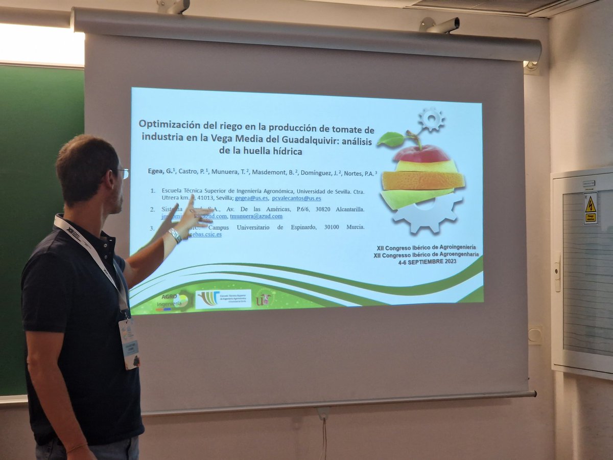 MJGonzalezo's tweet photo. @gregoegea presenta la experiencia en el @AgroIng2023 sobre "Optimización del riego en la producción de tomate de Industria en la Vega Media del Guadalquivir: análisis de la huella hídrica".@ETSIASevilla @unisevilla @AZUDWater @CEBAS_CSIC https://t.co/9EHyDuxU2n