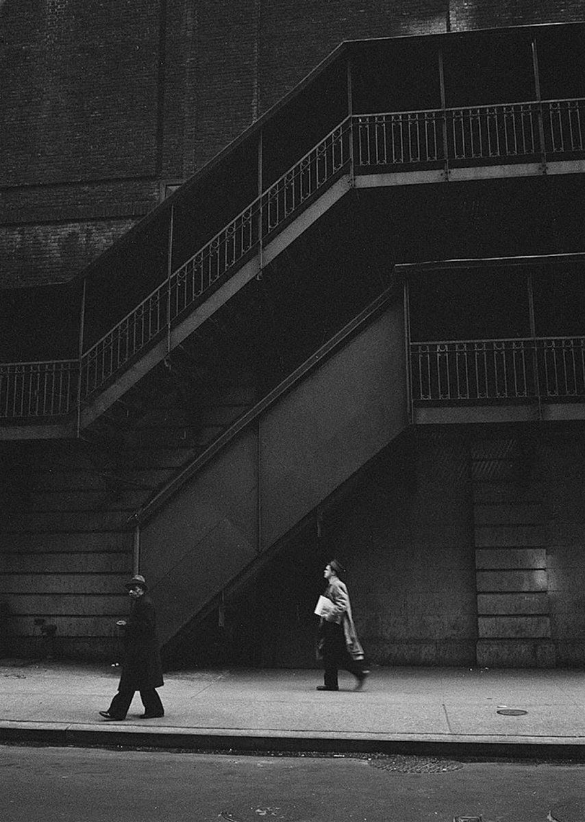 Good versus evil 
Something I wrestle 
With every day 

~ a tangled mind 
📷 Thomas Hoepker