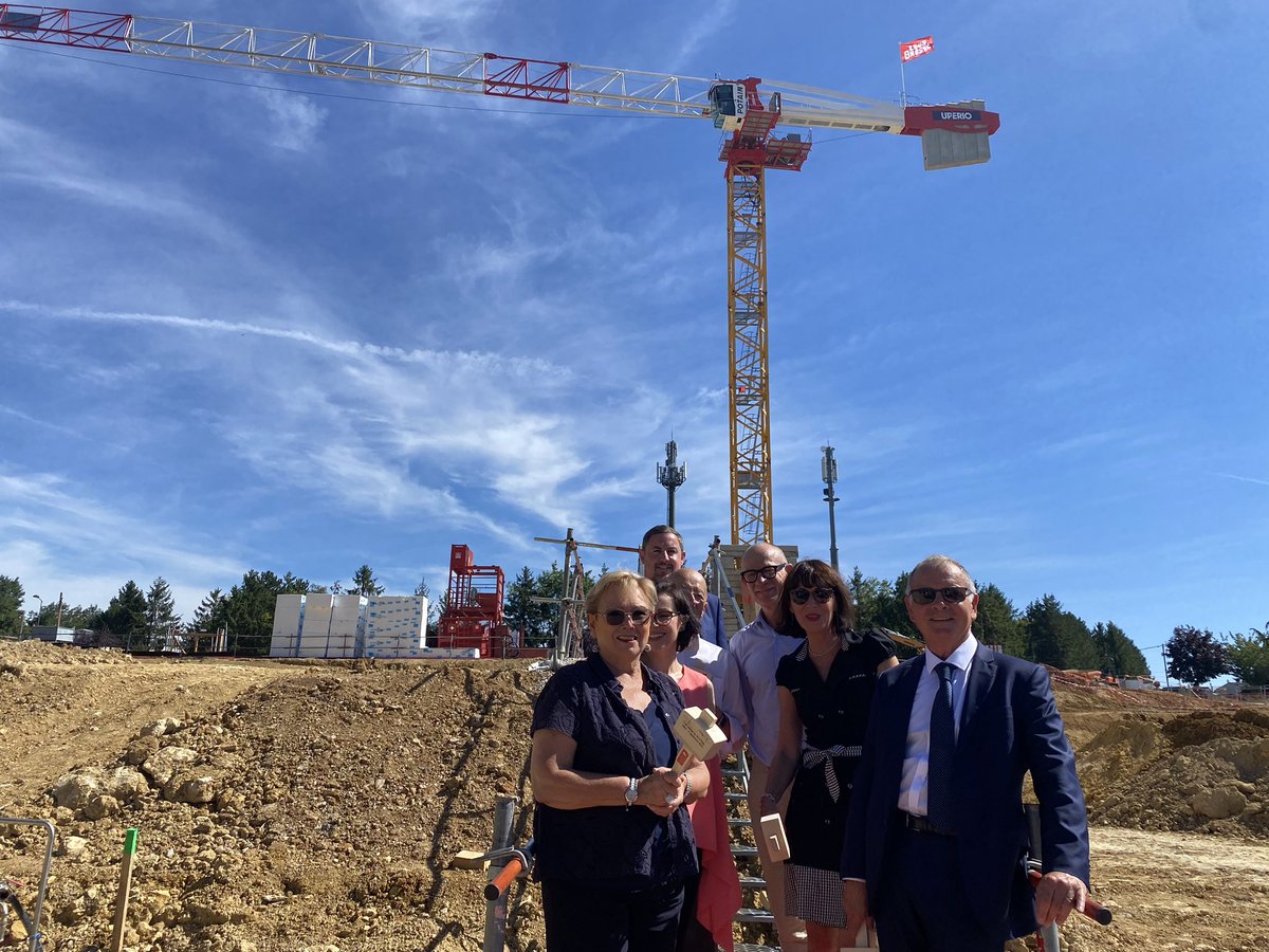 Des aménagements novateurs et colorés travaillés pour améliorer le confort de vie scolaire et d’enseignement de nos enfants! 
L’occasion aussi de lancer le chantier du nouveau collège d’ <a href="/Osny95520/">Ville d'Osny</a> aujourd’hui, avant celui de #Persan dans quelques semaines.