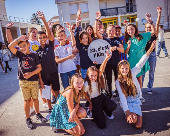 Departement_AIN's tweet photo. 💼C'est la rentrée ! Le président du Département #Ain Jean #Deguerry et ses 2 VP @baude_veronique et @LurinPierre se sont rendus aux collèges de Péronnas, Marboz et Poncin pour rencontrer les équipes éducatives, les agents dép, les élèves et leurs parents📚https://t.co/zQLGKlm6r1 https://t.co/PXcxTvNoQB