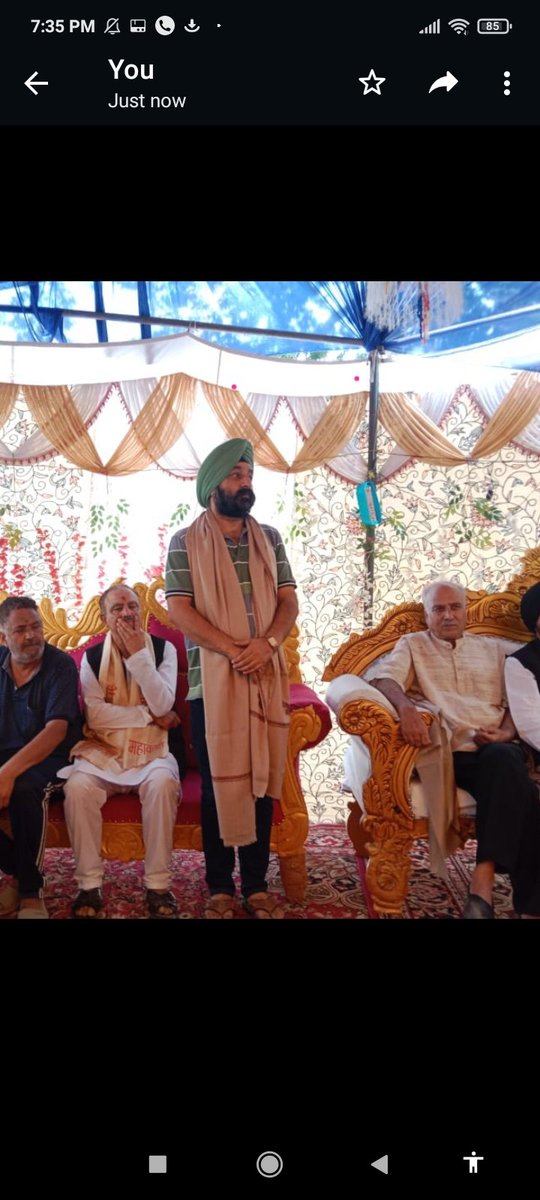 DrShuntySingh's tweet photo. Respect is what you give to others.
Honor is what you give   to yourself. 
#nowdal Tral shrine https://t.co/xKxaKQo6Ly