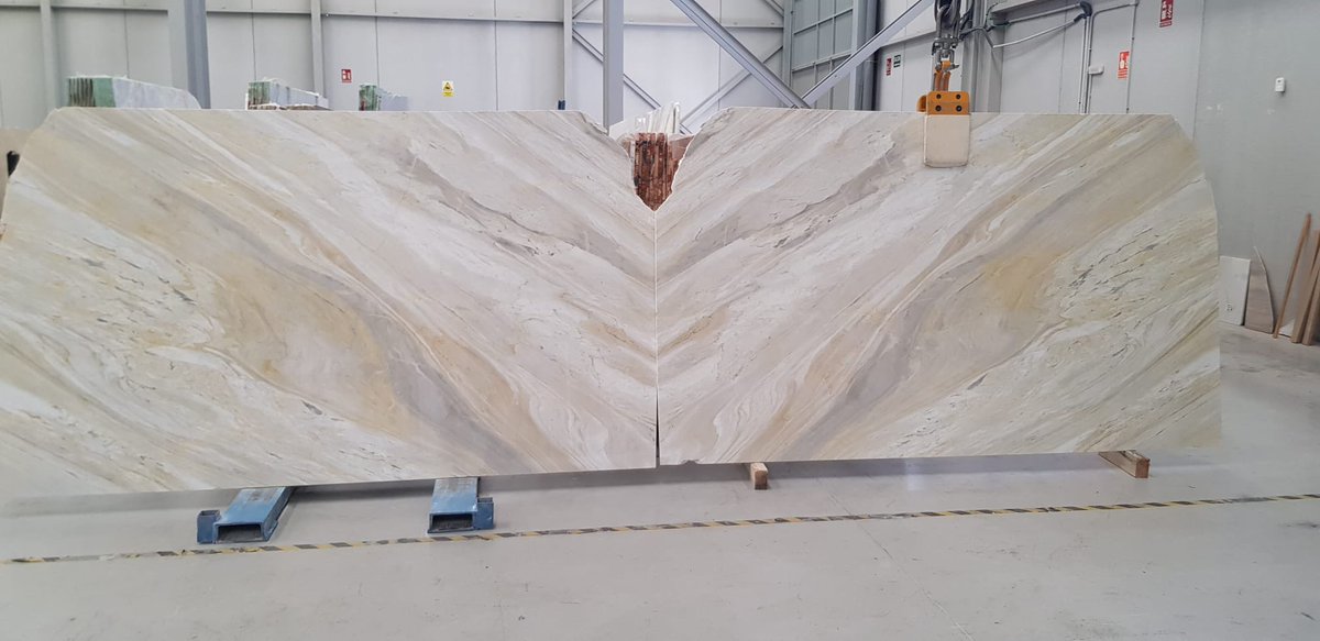 marbeautystone's tweet photo. #volakas #bookmatched #interiordesign #homedecor #whitemarble #marblelover #architecture #mundopetreo #marbeautystone https://t.co/CctLqEuaAW