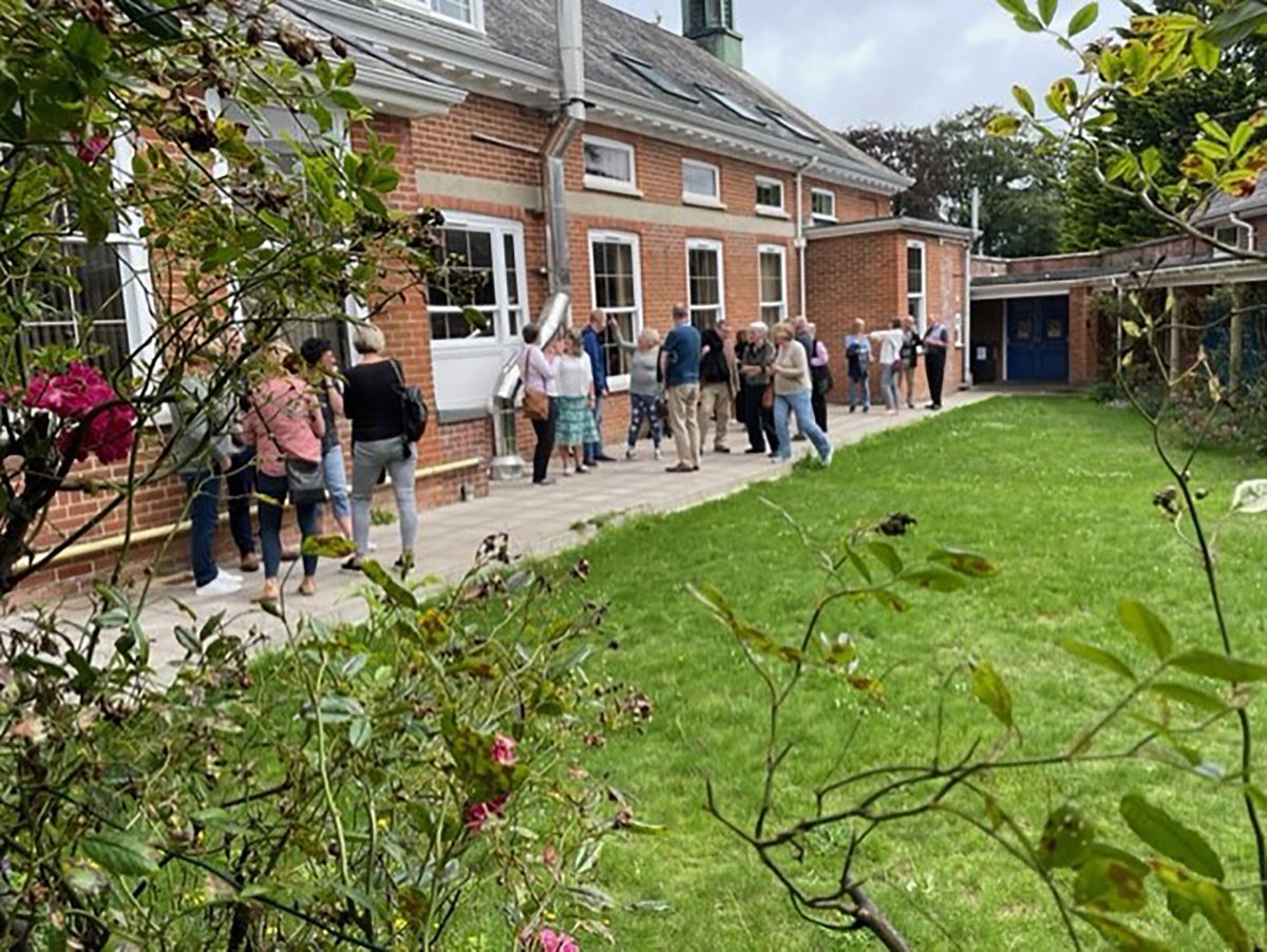 We welcomed 20 guests from the class of 1983 for their ‘40 year on’ reunion this Summer. See the full story here

colytongrammar.com/131/latest-new…

#oldcolytoniansociety #reunion #alumnirelations #alumni #development #devonschool #stateschool ocs.colytongrammar.com/news/default-g…