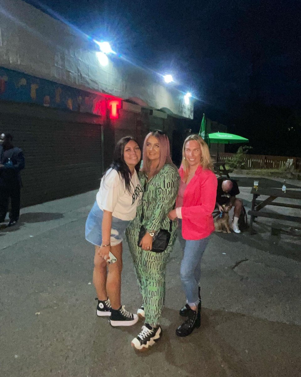 lauraKelly__X's tweet photo. Double vodkas weren’t worth it yesterday when i had work this morning 🥴 https://t.co/aBMVDHJ5sp