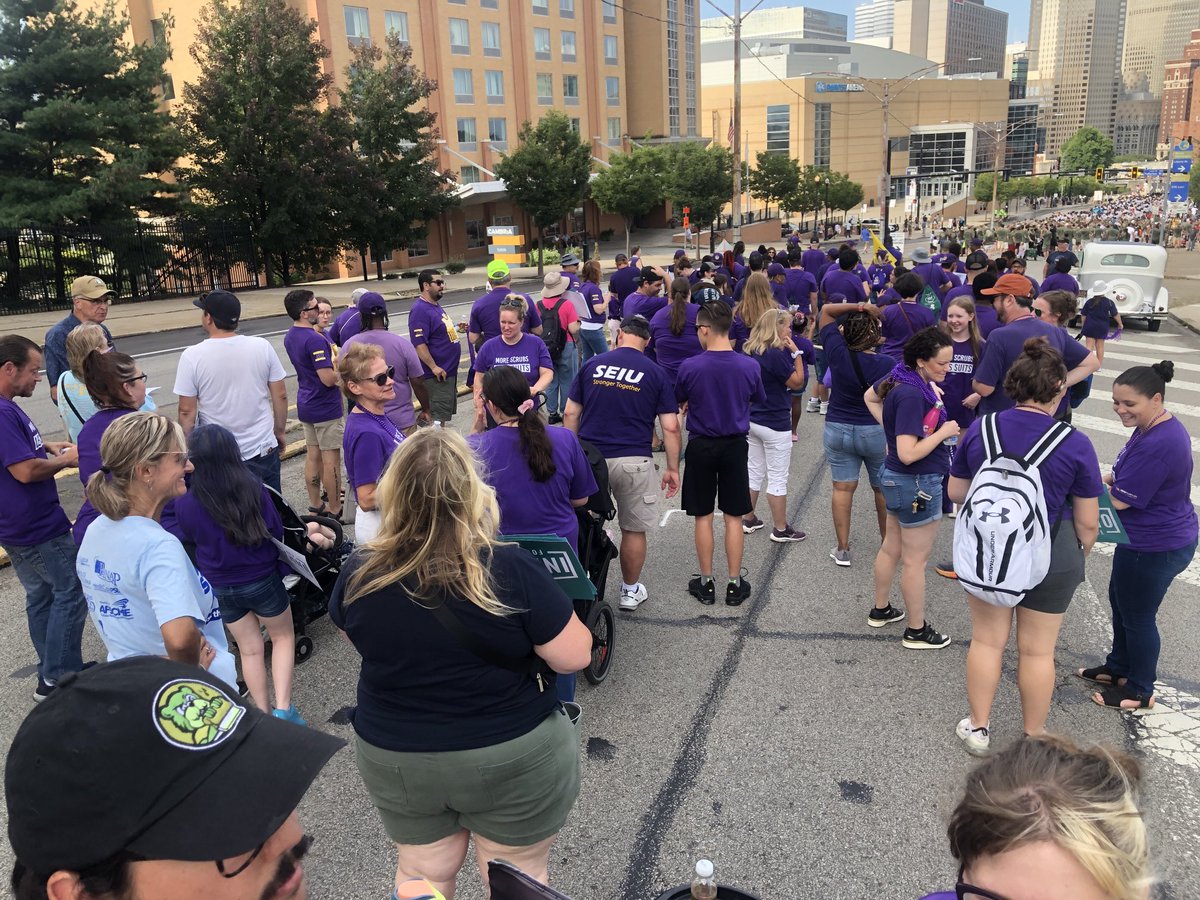 HAPPENING NOW! #SEIU workers from Healthcare, ⁦<a href="/32BJSEIU/">32BJ SEIU /// #BuildingJustice 🧹✊🏽</a>⁩ <a href="/seiu668/">SEIU Local 668</a> ⁦<a href="/SBWorkersUnited/">Starbucks Workers United</a>⁩ are marching in #Pittsburgh #LaborDay parade! #Unionsforall